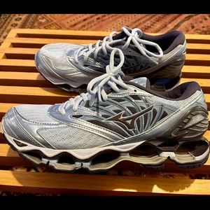 Mizuno Wave Prophecy 8